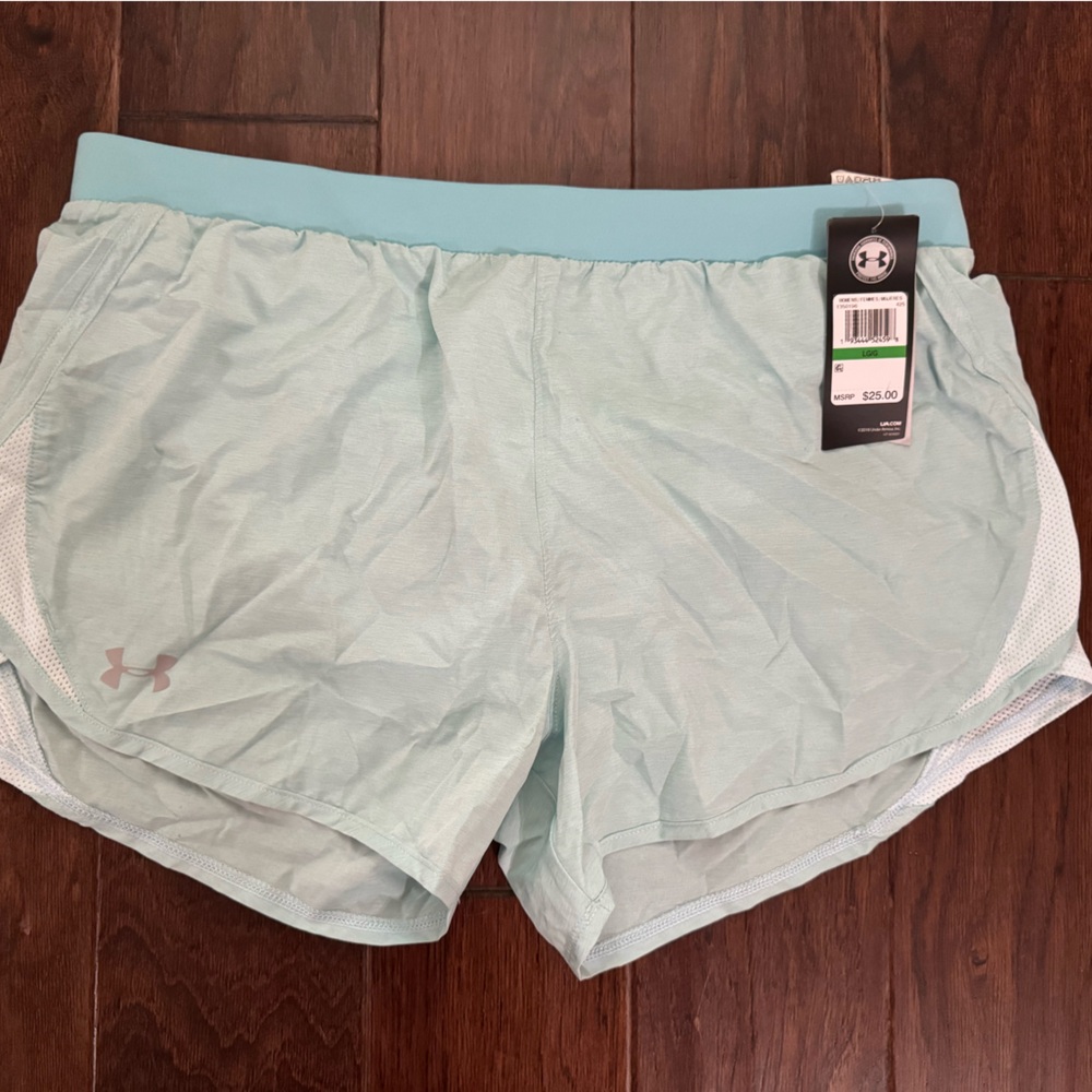 NWT women's under armour shorts size large